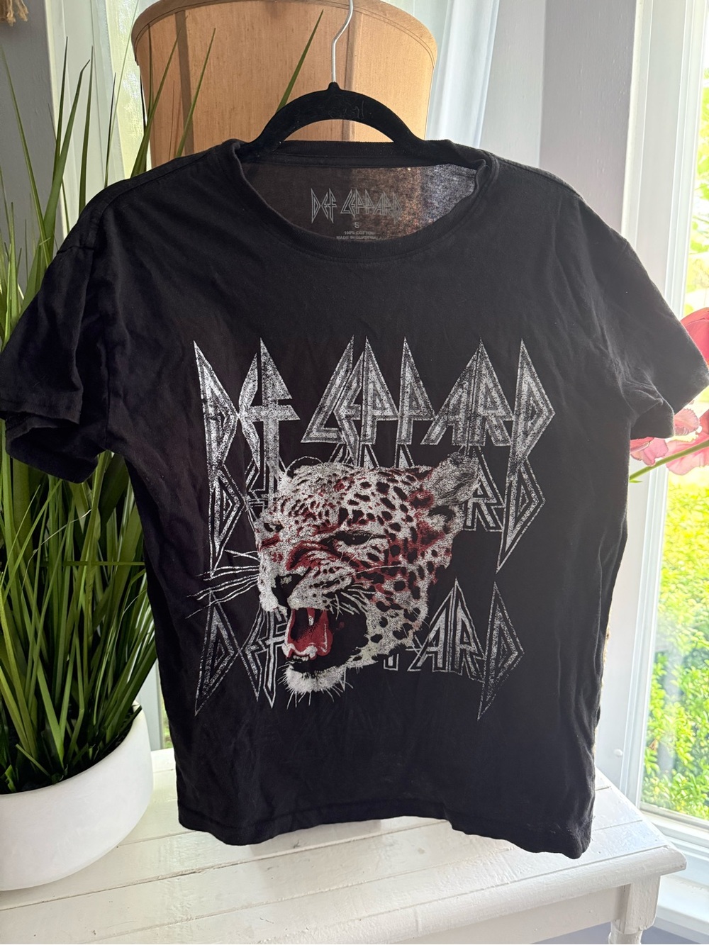 Def Leppard Graphic Leopard Short Sleeve Tee - Black